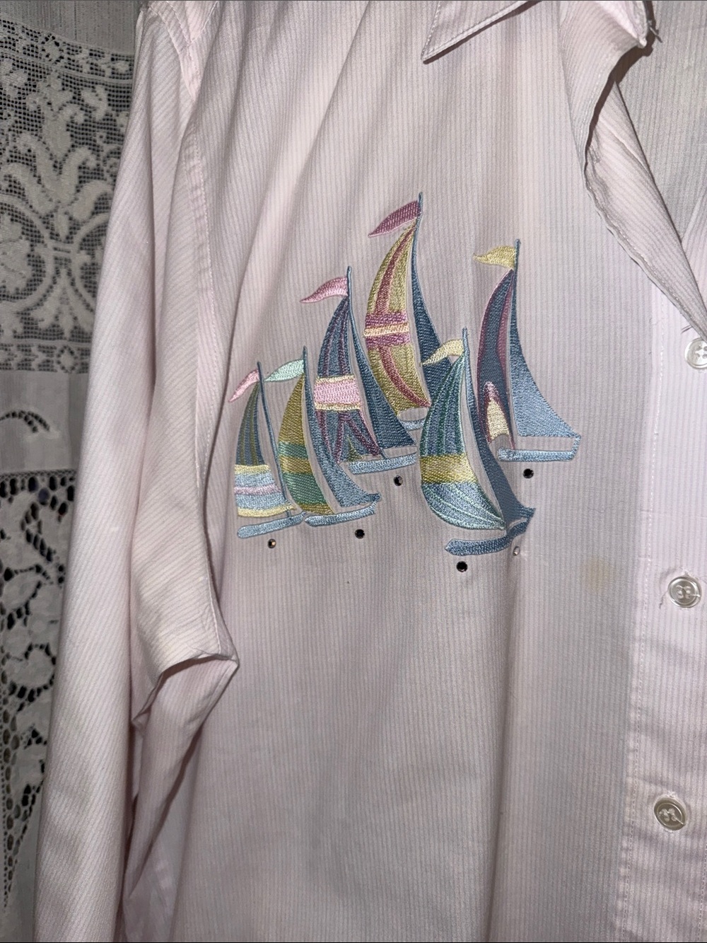 Las Olas Women’s Light Pink Sailboat Embroidered Button-Down Shirt - Picture 2 of 7